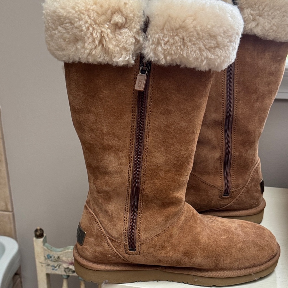 UGG Chestnut Boots with Soft Cream Lining